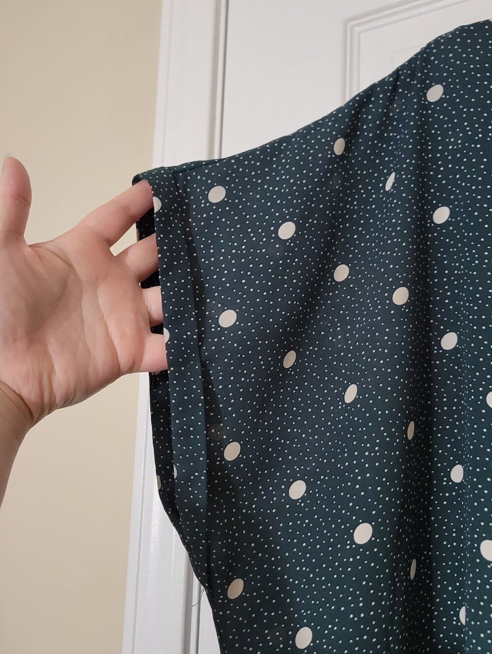 Maurices Dark Green Short-Sleeve Polka Dot Blouse Plus Size 2 2x - Picture 4 of 7